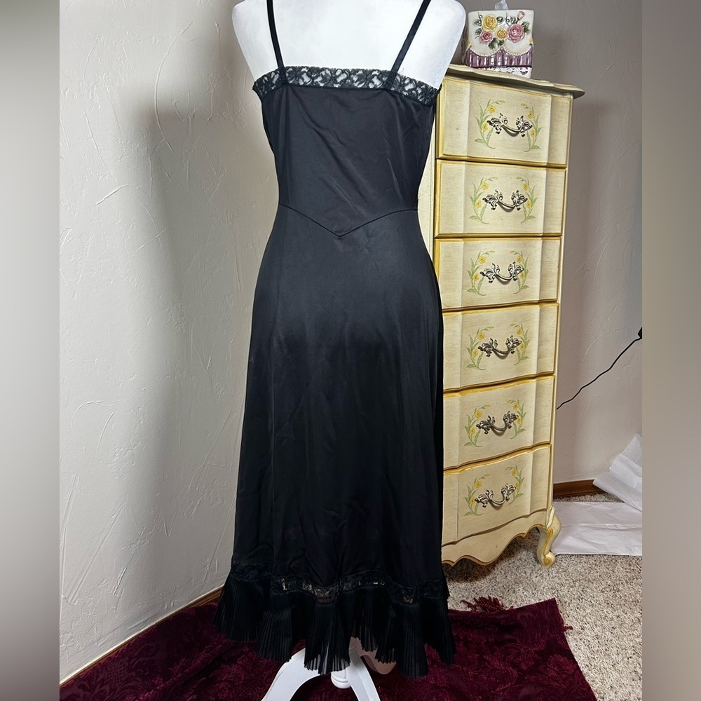 Authentic Old-Hollywood Black Lace Slip Dress (c. 1950s) - Picture 7 of 10
